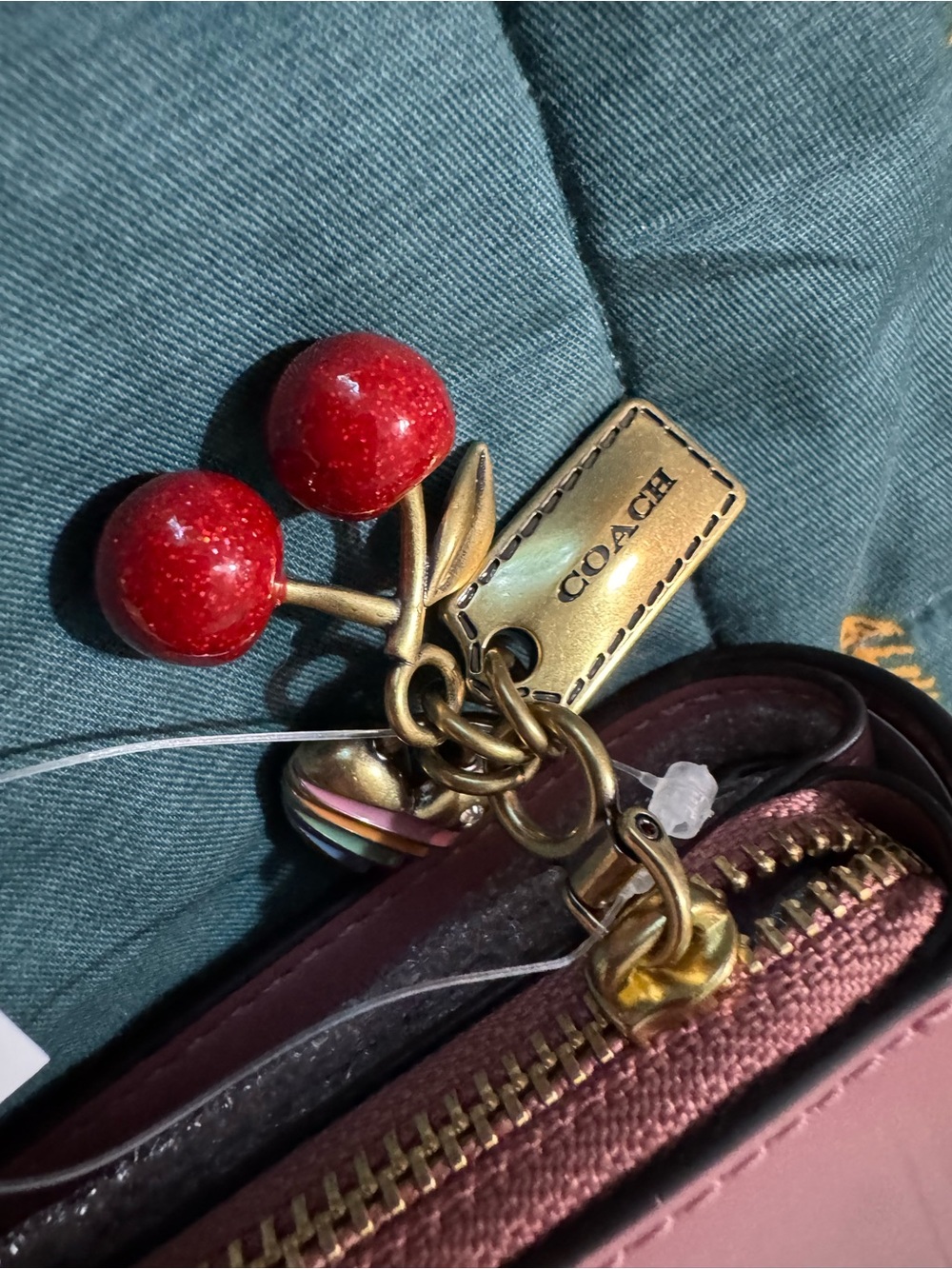 Coach Essential Billfold wallet in Peony - Picture 6 of 8